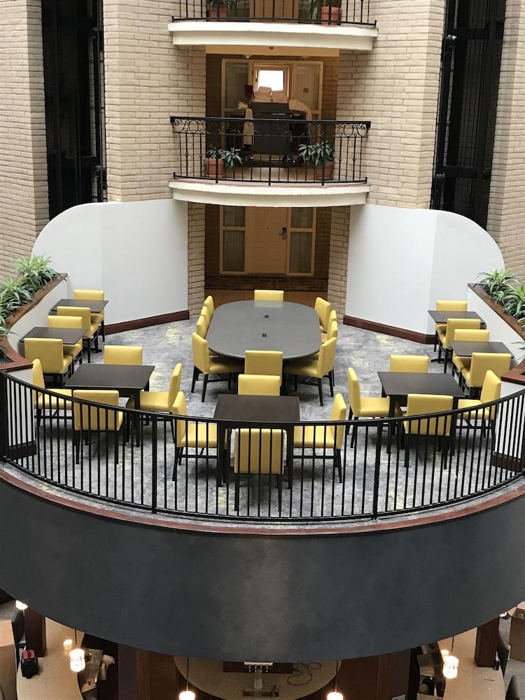 Embassy Suites Dallas - Park Central Area Exterior foto